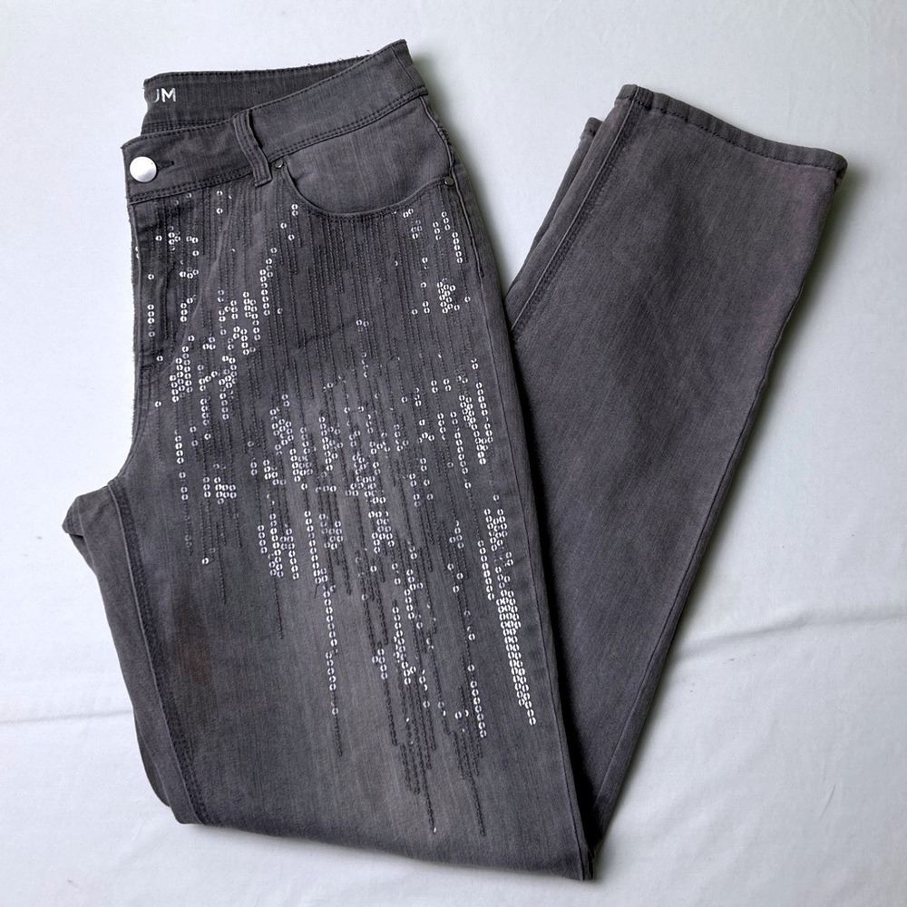 Chicos Women Mid Rise Platinum Sequined Straight Leg Jeans Size 1/8 Gray Stretch
